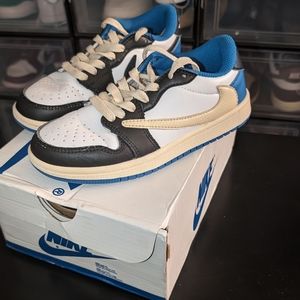Jordan 1 (Travis Scott low fragment)